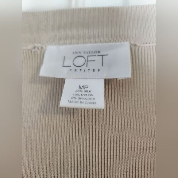 Loft Ann Taylor MP Cream SILK Blend Knit V-neck Shrtslv Women’s Top - Picture 2 of 5